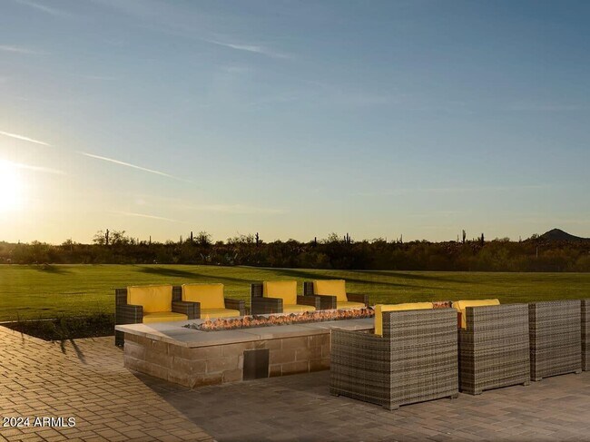 Building Photo - 12399 W Roberta Ln