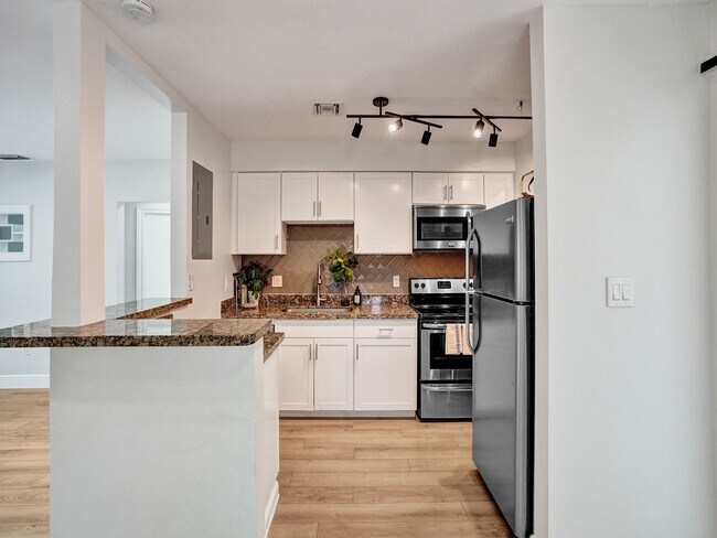 Building Photo - 1713 NE 15th Ave