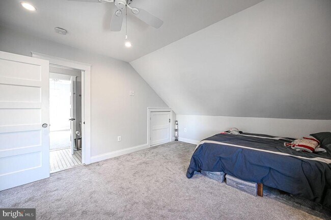 Building Photo - 2314 N Kenmore St
