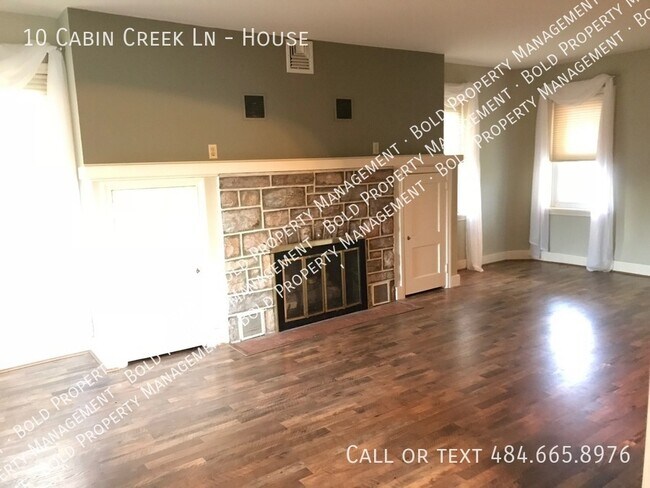 Building Photo - 10 Cabin Creek Ln