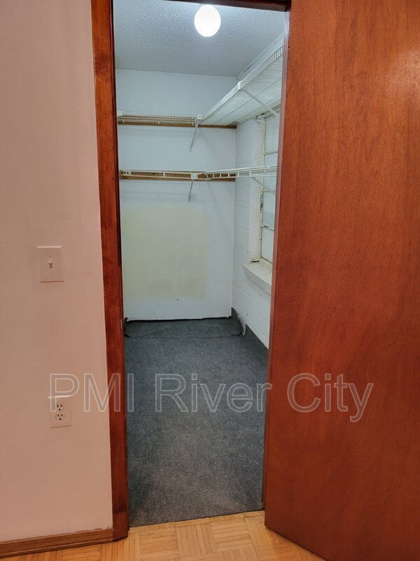 Building Photo - 2916 Rainbow Rd
