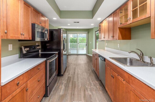 Building Photo - 138 The Knoll