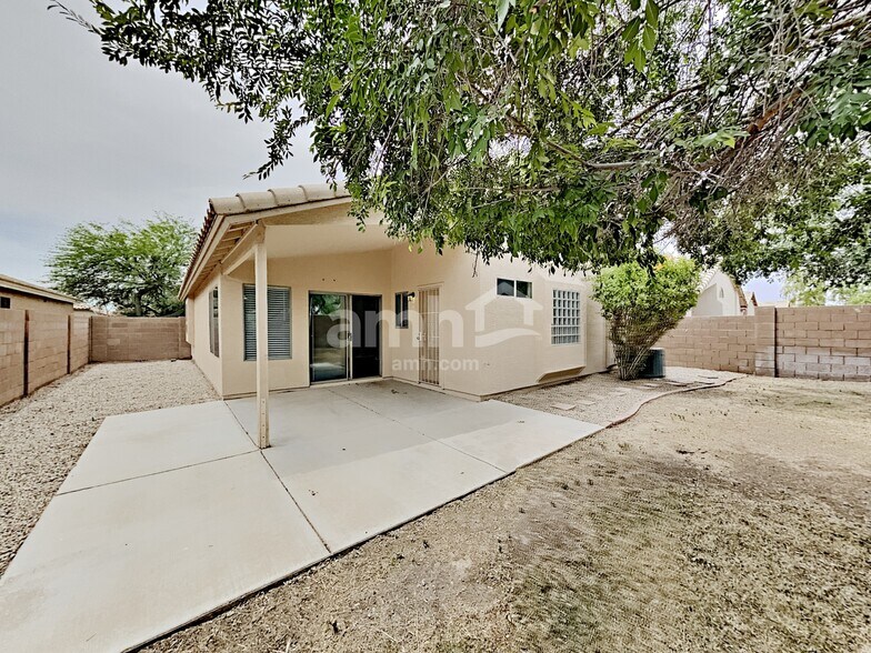 Building Photo - 15848 W Linden St