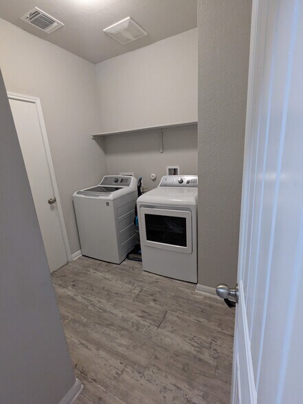 Washer dryer - 3130 Blantyre Bnd