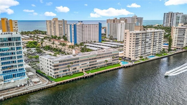 Building Photo - 401 N Riverside Dr