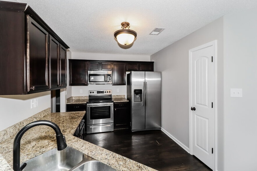 Building Photo - 9466 Darren Cir S