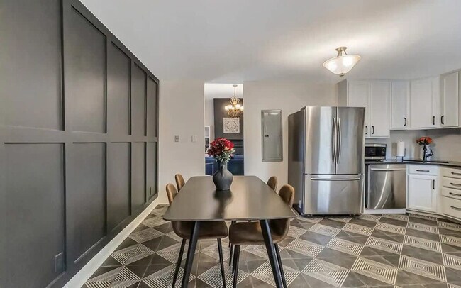 Building Photo - 515 E Huntingdon St