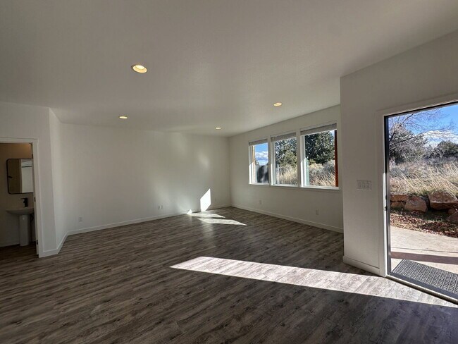 Building Photo - 20611 Independence Way