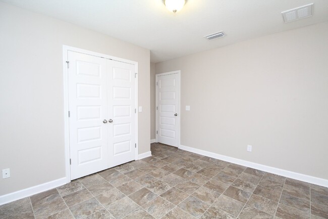 Building Photo - Move-In Ready 3BR/2BA Near NAS – Newer Con...