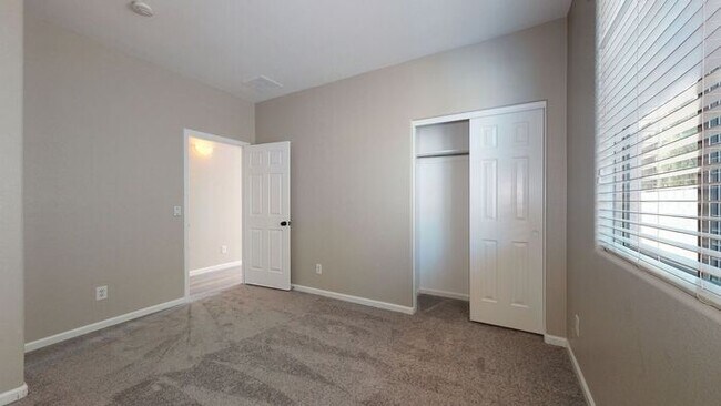 Building Photo - 4125 E Bellerive Dr
