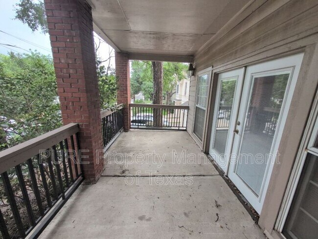 Building Photo - 3200 Duval St