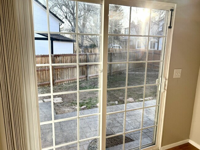 Building Photo - "Charming Home in the Cottonwood Community!"