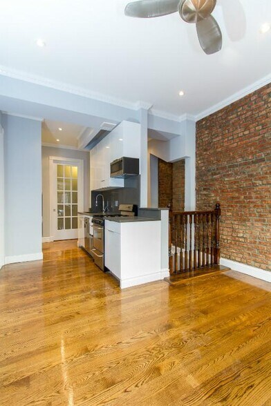 Building Photo - 334 E 100th St