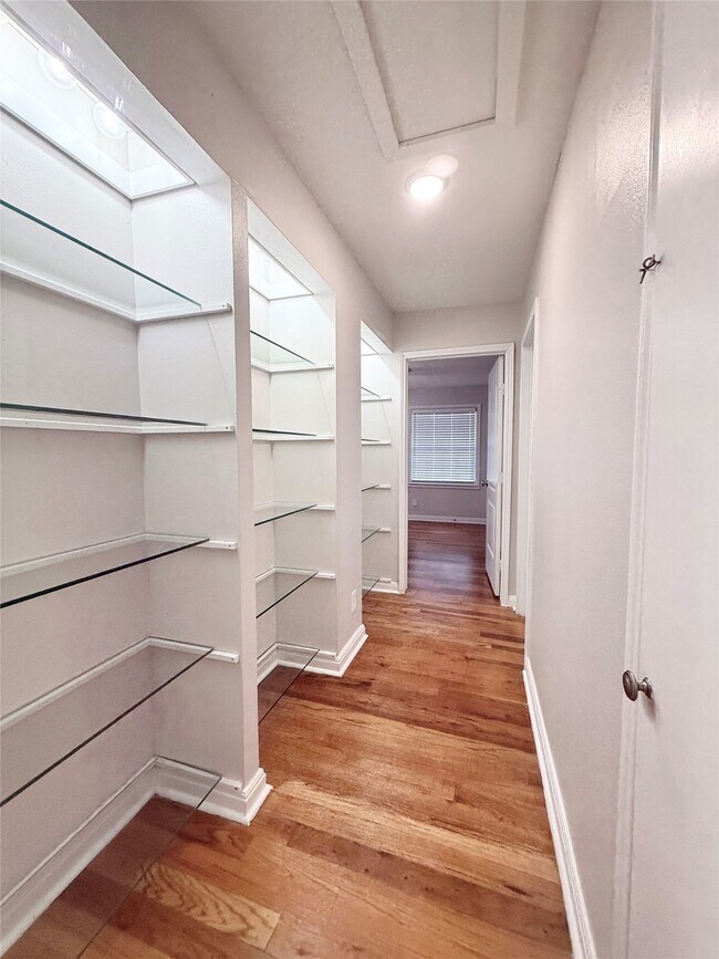 Building Photo - 20 Pinedale St