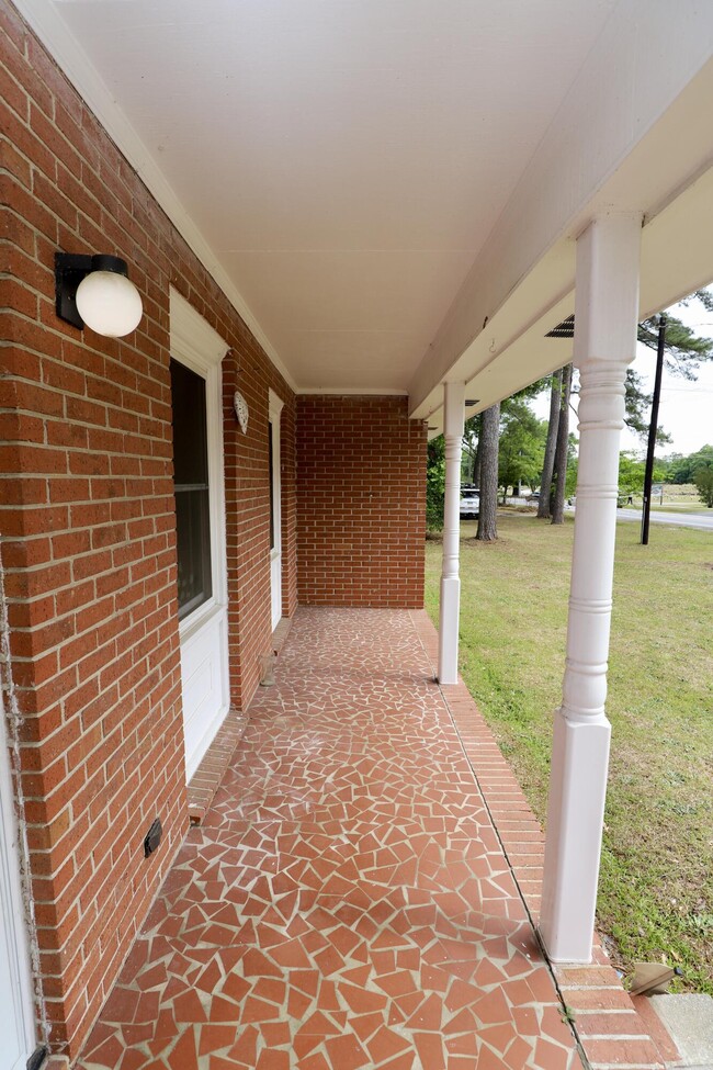Building Photo - 807 N Guignard Dr
