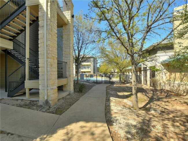 Building Photo - 2320 Gracy Farms Ln