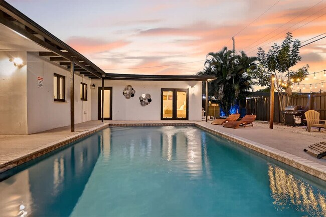 Building Photo - 6450 Perry St