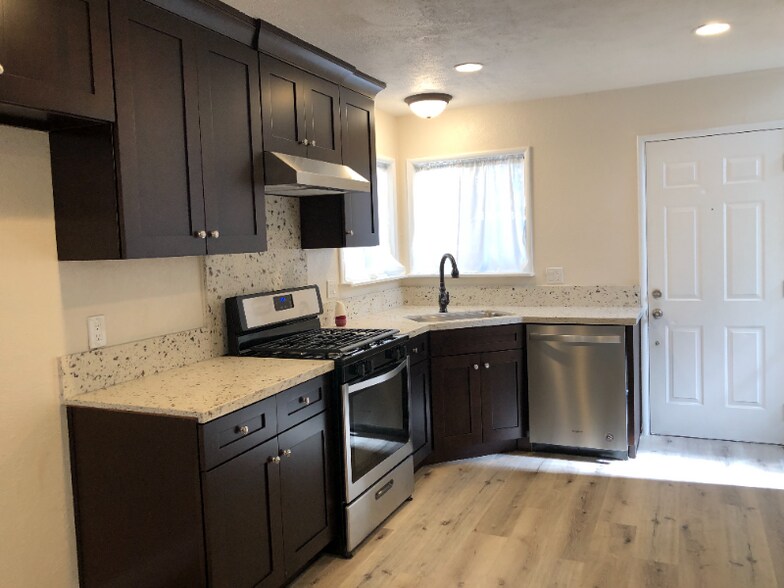 Building Photo - 22822 Azalia Ln