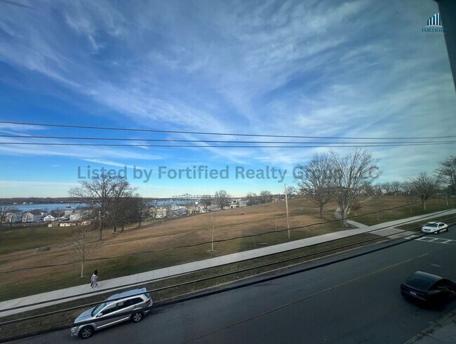 Building Photo - 265 Middle St