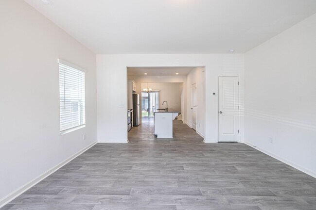Building Photo - BEAUTIFUL 2 Bedroom Townhome in MIDLAND- A...