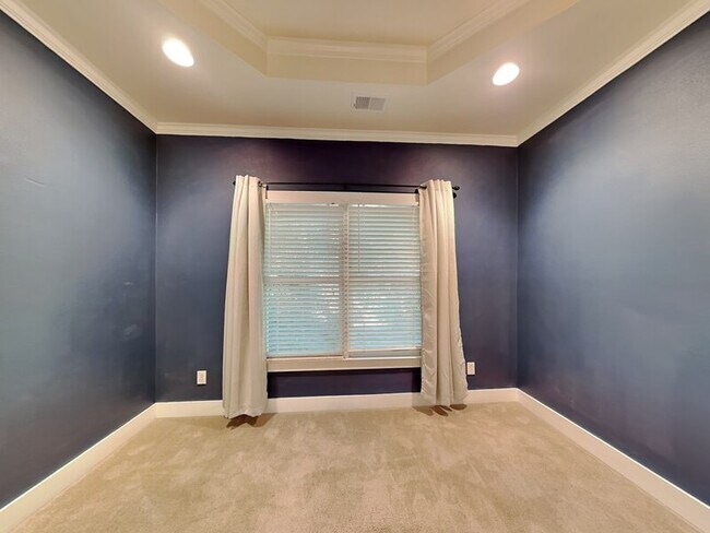 Building Photo - 2081 Eagle Ridge Dr