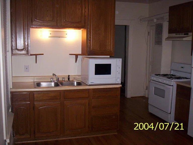 Building Photo - 2643 N Marshfield Ave