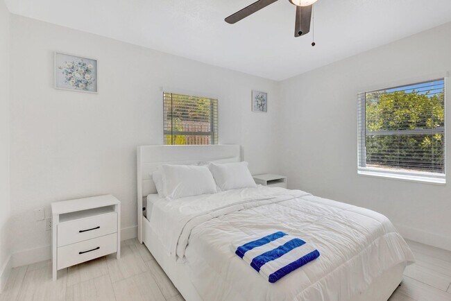 Building Photo - 3837 NE Melba Dr