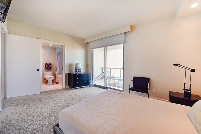 Building Photo - Turnberry Towers~2 bedroom condo with pano...
