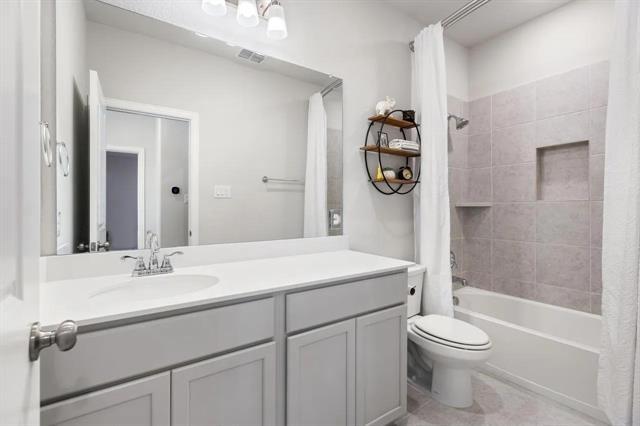 Building Photo - 816 Brenham Ave