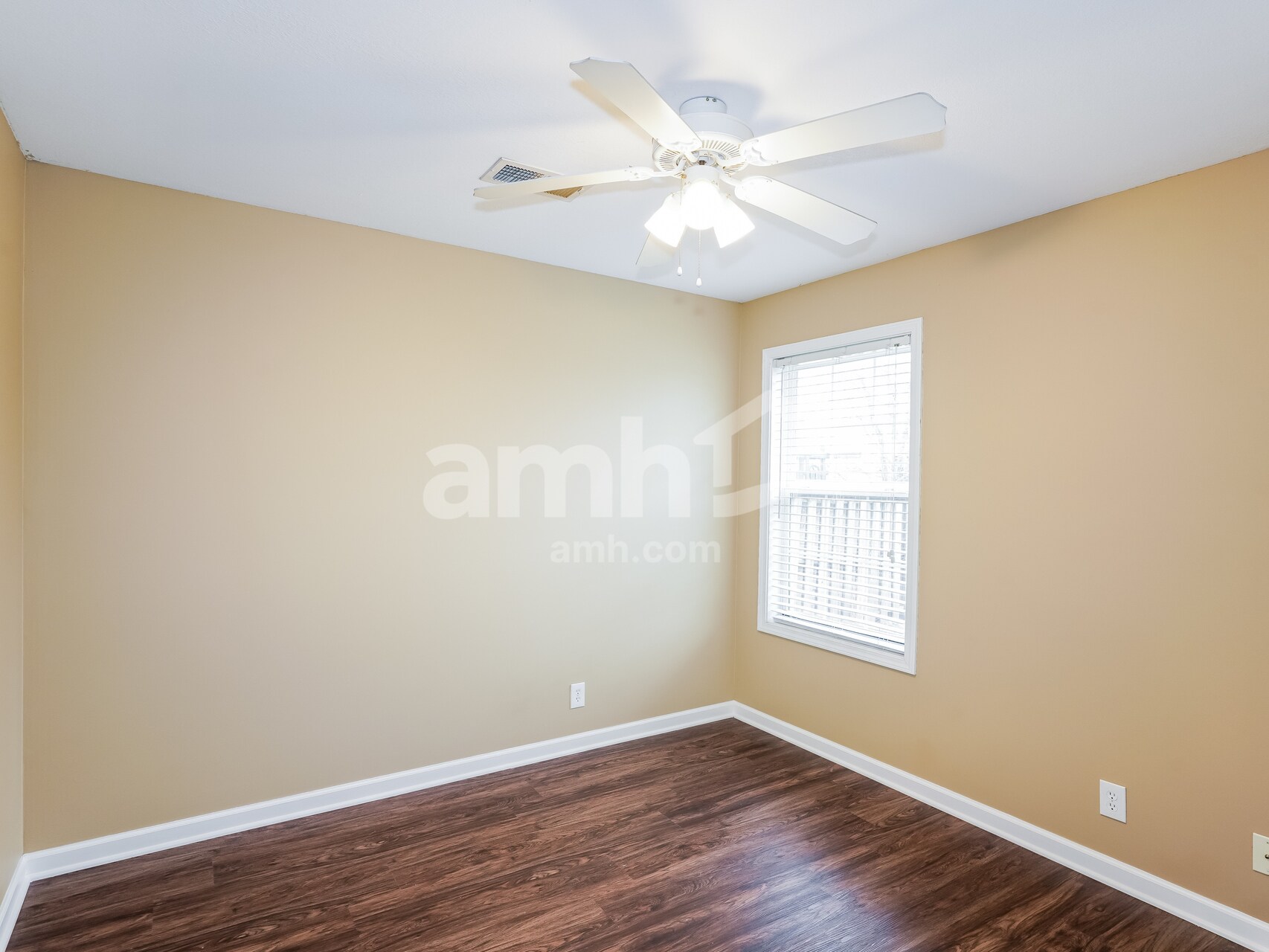 Building Photo - 1004 Hendricks Ct