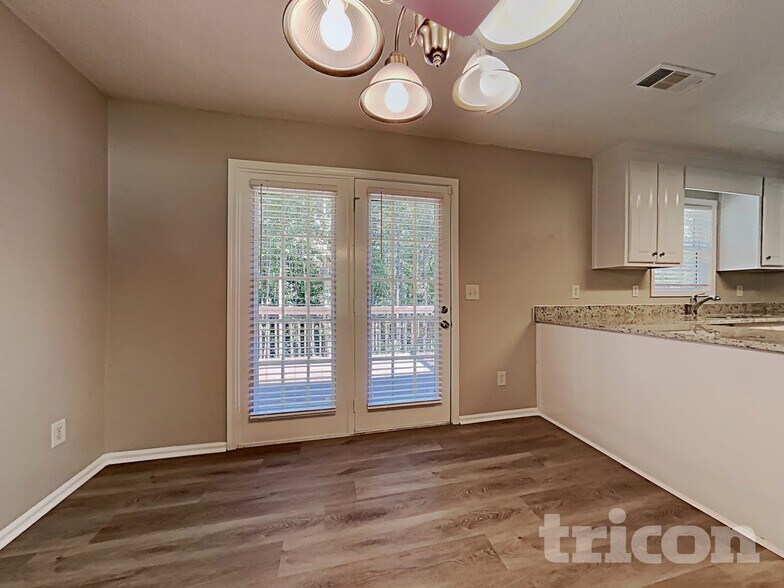 Building Photo - 305 Nims Dr