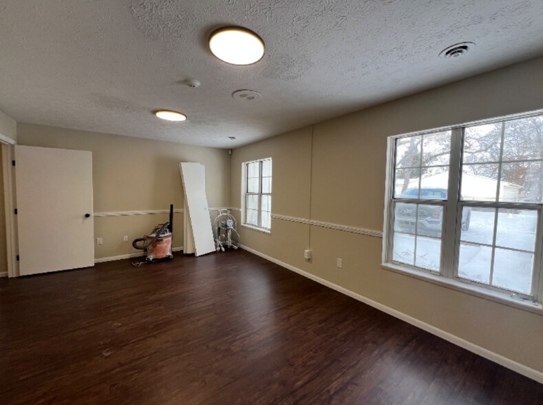 Building Photo - 508 E Broad St