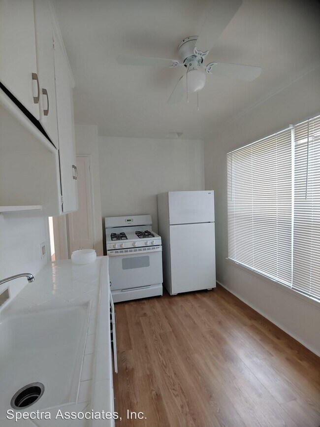 Building Photo - 142-146 S Adams St