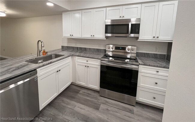 Building Photo - 3915 Edgewater Dr