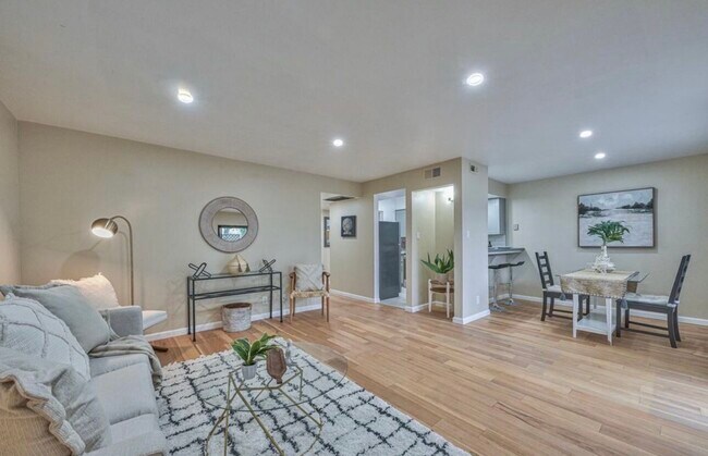 Building Photo - 1925 46th Ave