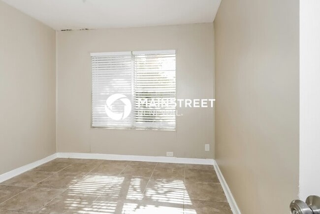Building Photo - 3 Bedroom Pet-Friendly Home in West Palm Beach, FL with Main Street Renewal