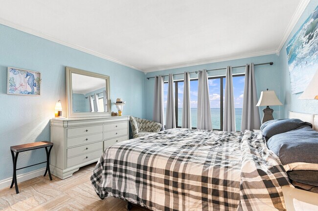 Building Photo - 10310 S Ocean Dr
