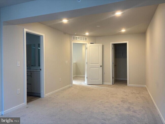Building Photo - 130 Abramo Victor Dr