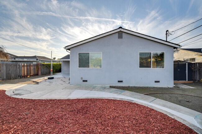 Building Photo - 4615 Armour Dr