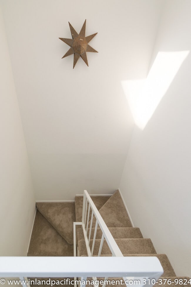 Building Photo - Private Rear Corner Townhome with Patio an...