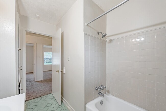 Building Photo - 6114 Doulton Dr