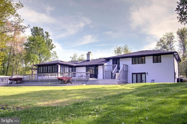Building Photo - 317 Springvale Rd