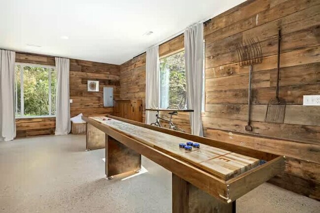 Building Photo - 8442 E McNelly Rd