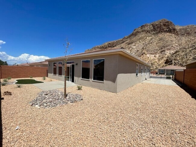 Building Photo - Beautiful 4 Bedroom Home in Hurricane!