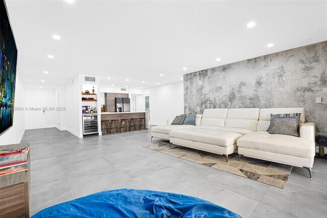 Building Photo - 15547 Braemar Ct