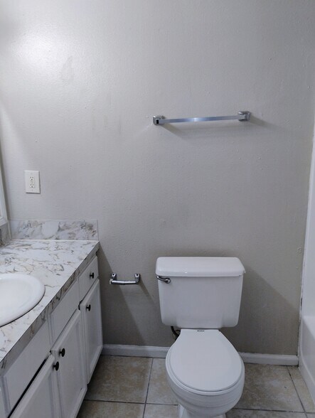 Building Photo - 1754 Cedar Lake Dr