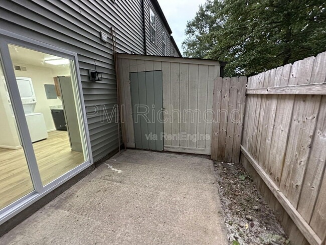 Building Photo - 1515 Stowmarket Ct