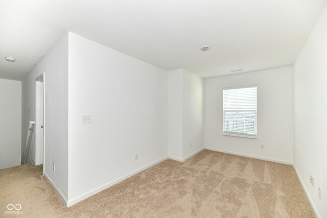 Building Photo - 5375 Maywood Dr