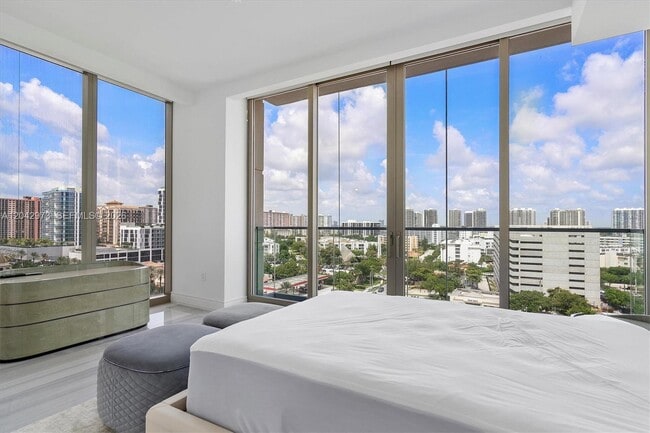 Building Photo - 17901 Collins Ave