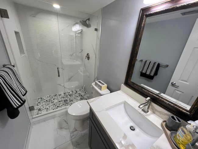 Building Photo - 221 Pine HOV Cir